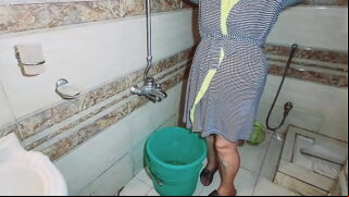 Muslim Tamil Bbw Bhabhi Caught on Camera while taking Bath Video